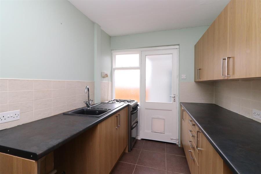 BROADGATE DRIVE, HORSFORTH, LEEDS... 3 bed terraced house £850 pcm (£