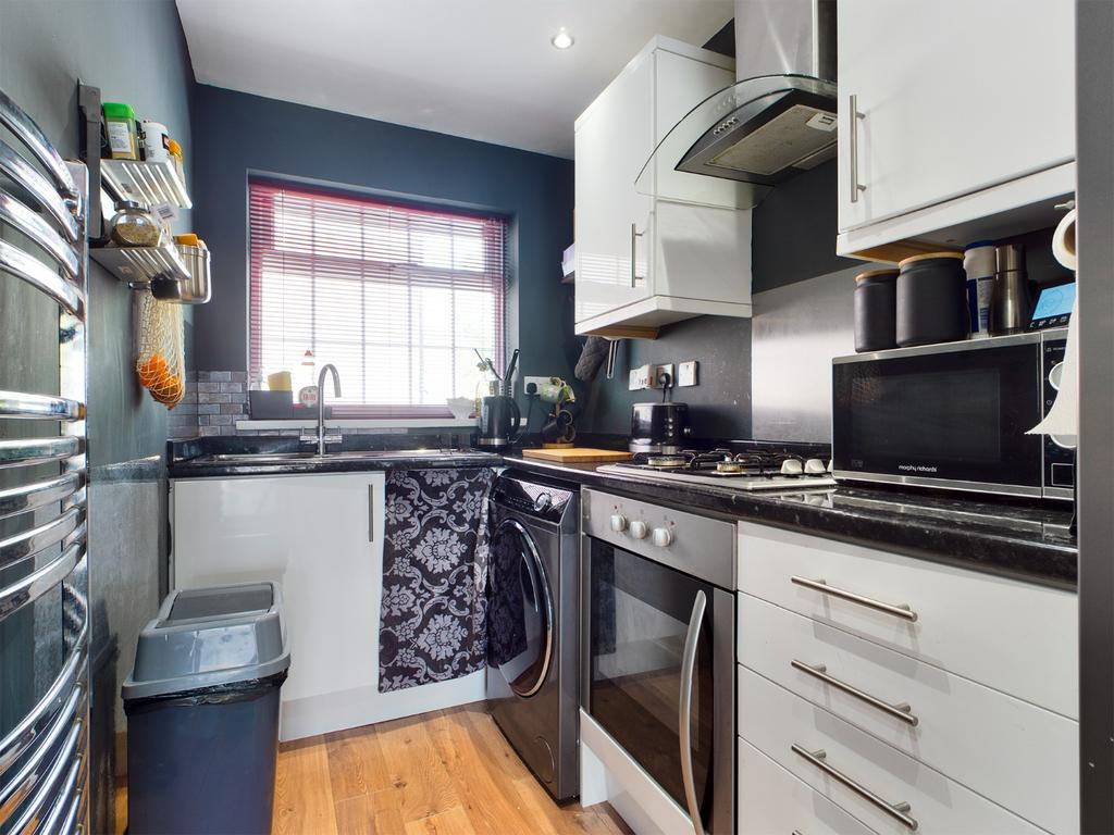 Lynton Court, Newton, Swansea, SA3 2 bed terraced house £210,000