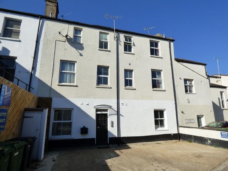 LEATHERHEAD Studio £720 pcm (£166 pw)