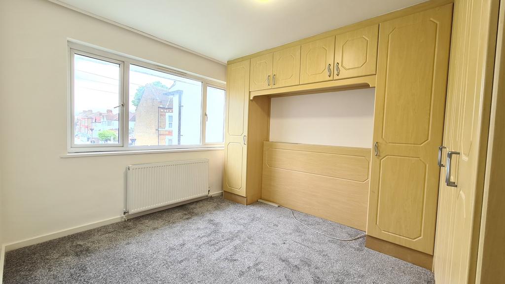 Chaplin Road, Wembley, HA0 3 bed terraced house £2,200 pcm (£508 pw)