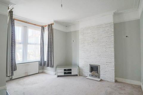 4 bedroom semi-detached house for sale, Southend Road, Southward
