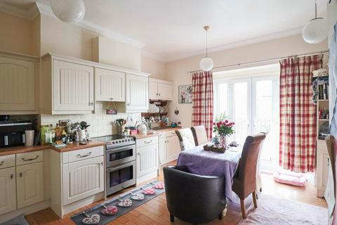 2 bedroom flat for sale, Beach Road - Sea Front Apartment - Balcony With Sea Views