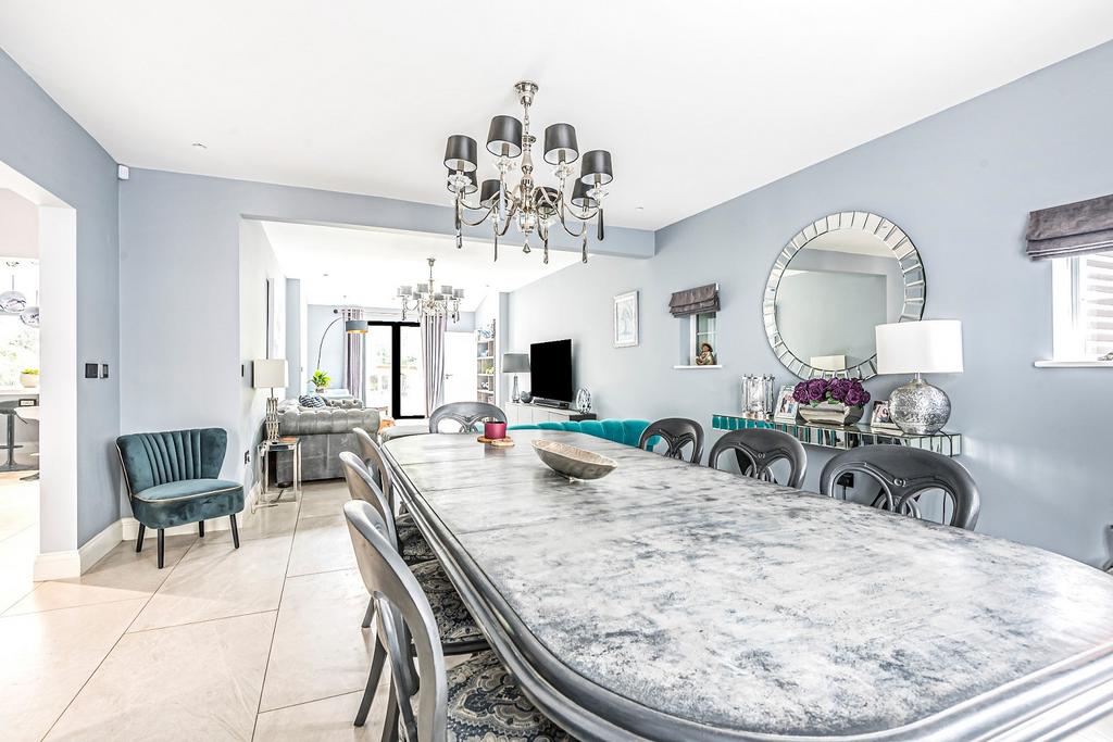 Lounge/Dining Room