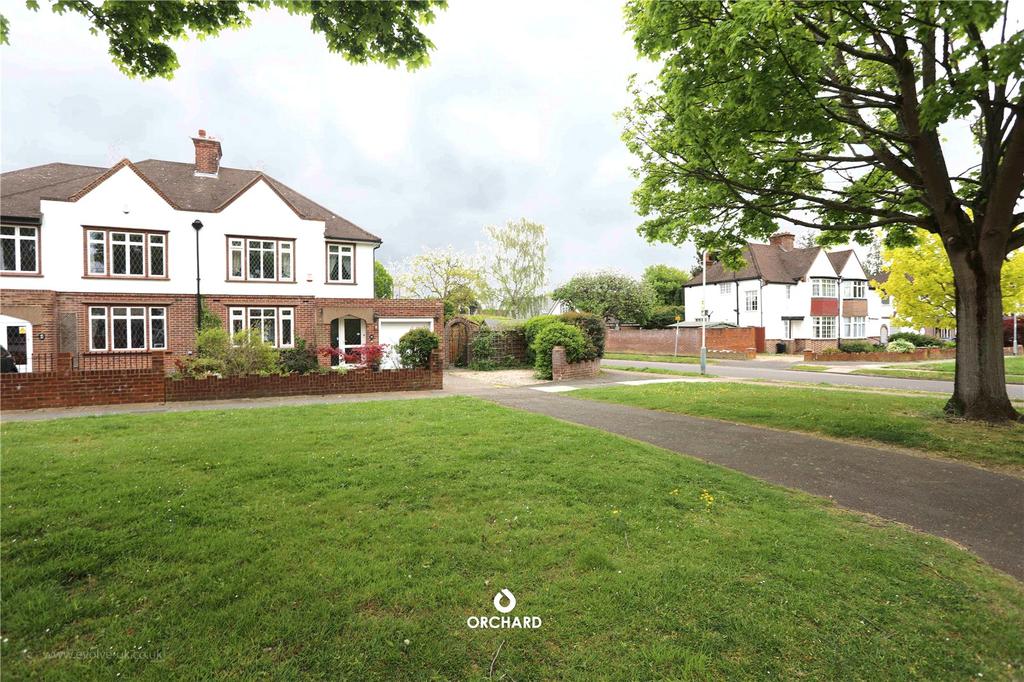 The Grove, Ickenham, UB10 3 bed semidetached house £850,000