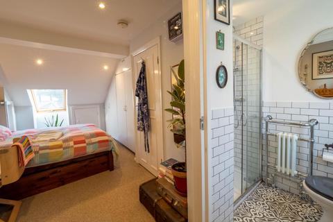 55a Brouncker Road, London, W3 8AF