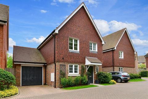 4 Ardingly Lane, East Grinstead, RH19 1RU