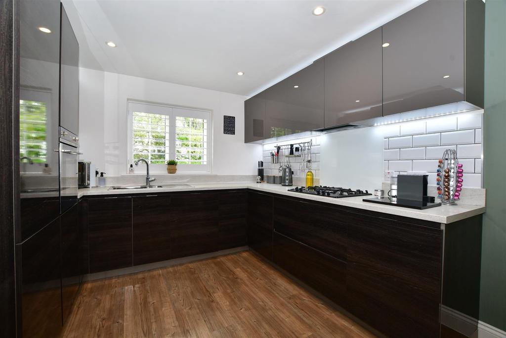 Kitchen/ Dining Room