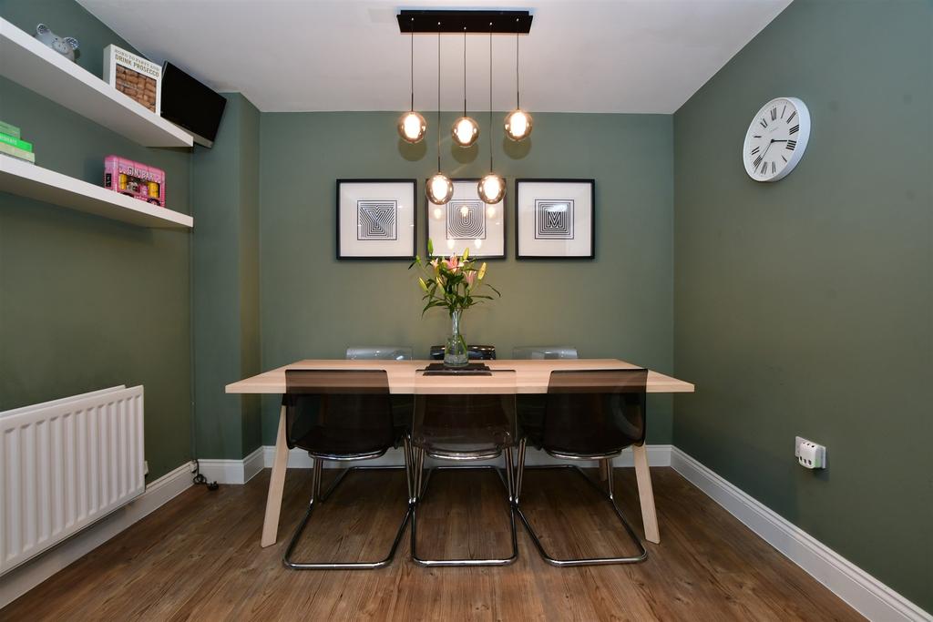 Kitchen/ Dining Room