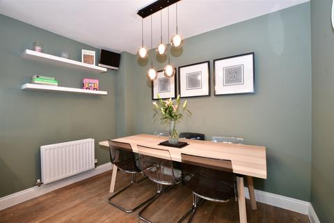 4 Ardingly Lane, East Grinstead, RH19 1RU
