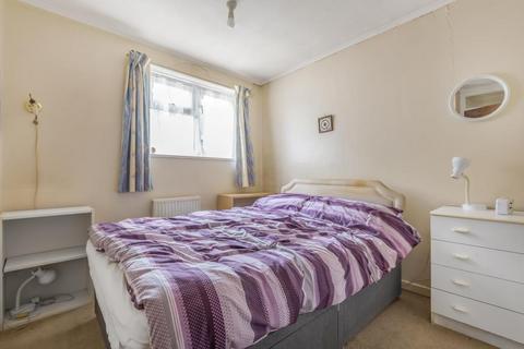 64 Chaucer Close, Basingstoke, RG24 9DW