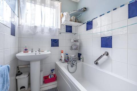 64 Chaucer Close, Basingstoke, RG24 9DW