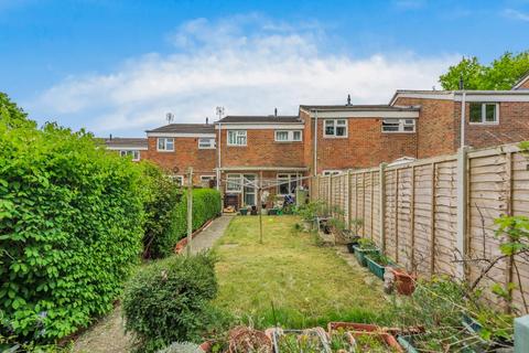 64 Chaucer Close, Basingstoke, RG24 9DW