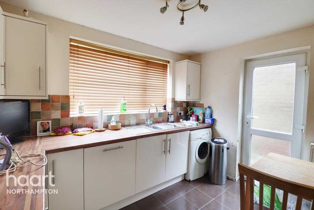 Fulford Drive, Northampton 4 bed detached house £300,000
