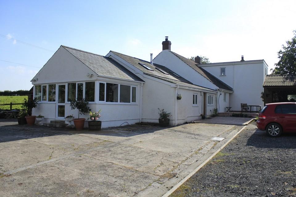 Pistyll Gwyn, Llangyndeyrn 4 bed farm house for sale £495,000