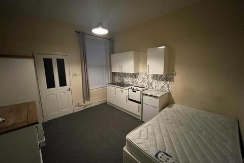 8 bedroom house share to rent - Bolton Road, Salford, M6 7
