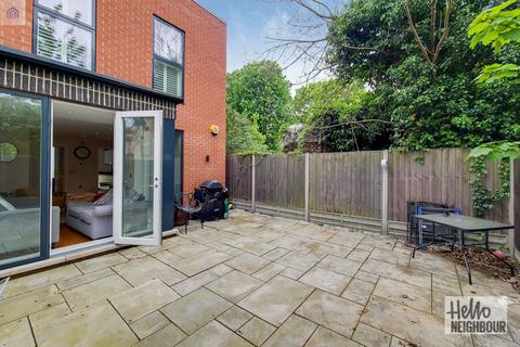 3 bedroom semi-detached house to rent, Brixton Hill, London, SW4