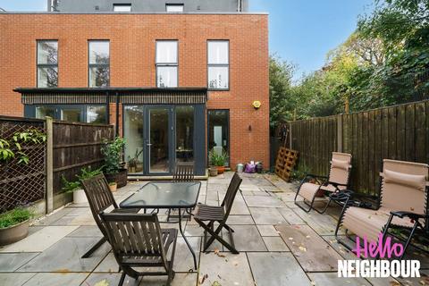 3 bedroom semi-detached house to rent, Brixton Hill, London, SW4
