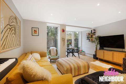 3 bedroom semi-detached house to rent, Brixton Hill, London, SW4