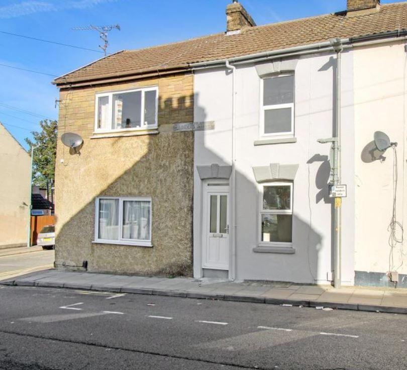 Saunders Street, Gillingham 3 bed terraced house £1,100 pcm (£254 pw)