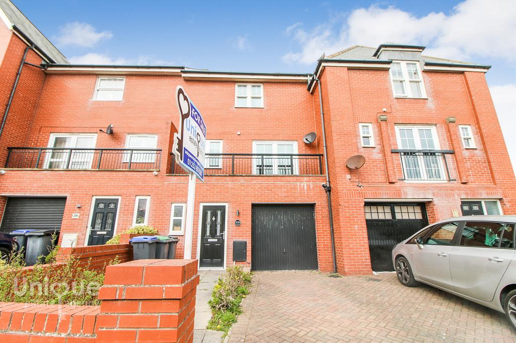 Holmfield Road, Bispham, Blackpool, FY2 4 bed townhouse £199,950
