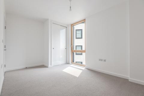 2 bedroom flat to rent - St Marks Square Bromley BR2