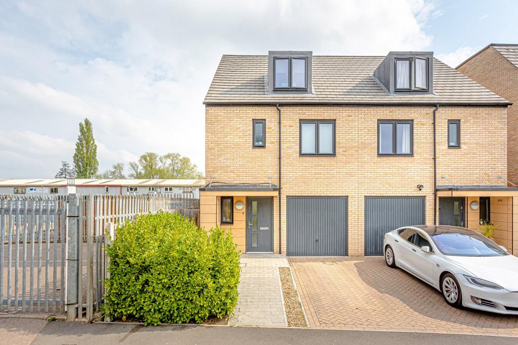 Southmill Road, Stortford... 3 bed semidetached house £550,000