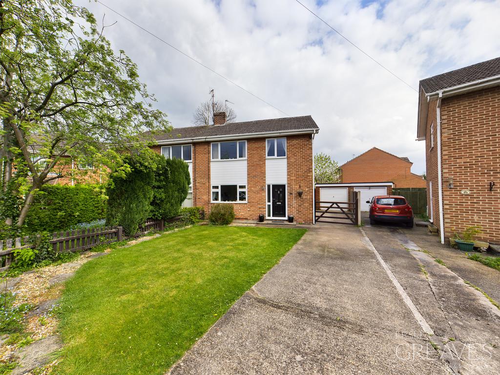 Lime Tree Gardens, Lowdham, Nottingham 3 bed semi-detached house - £300,000