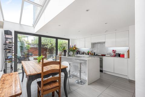 17 Ashmere Grove, London, SW2 5UH