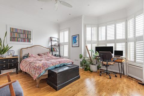 17 Ashmere Grove, London, SW2 5UH