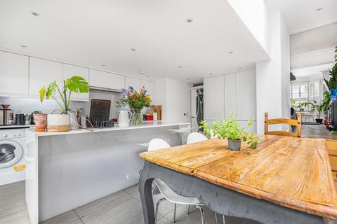 17 Ashmere Grove, London, SW2 5UH