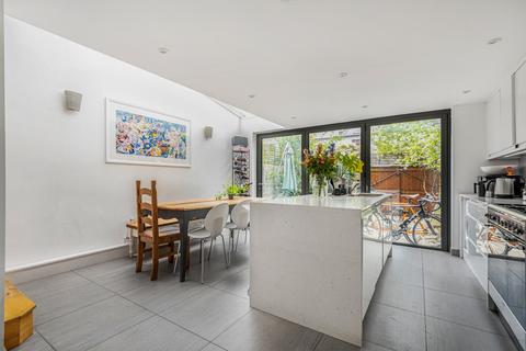 17 Ashmere Grove, London, SW2 5UH