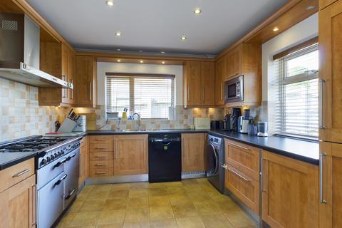 5 bedroom detached house to rent, Downs Valley Road, Woodingdean