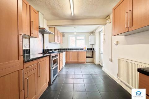 4 bedroom terraced house to rent, Hunter Road, Leicester LE4