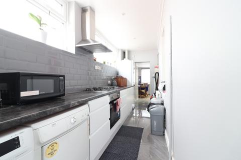 1 bedroom in a flat share to rent - Denmark Road,  London, SE25