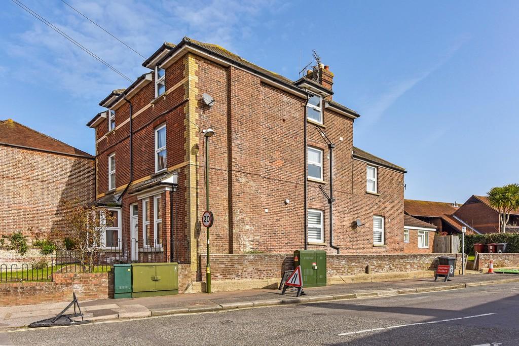 Whyke Road, Chichester 1 bed ground floor flat £159,000