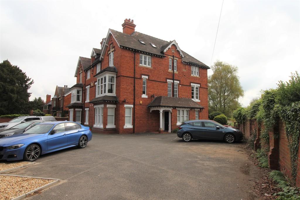 Nettleham Road, Lincoln 2 bed apartment £995 pcm (£230 pw)