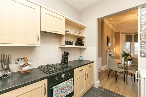 2 bedroom flat to rent, Inverleith Gardens, Edinburgh, EH3