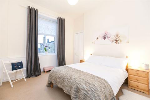 2 bedroom flat to rent, Inverleith Gardens, Edinburgh, EH3