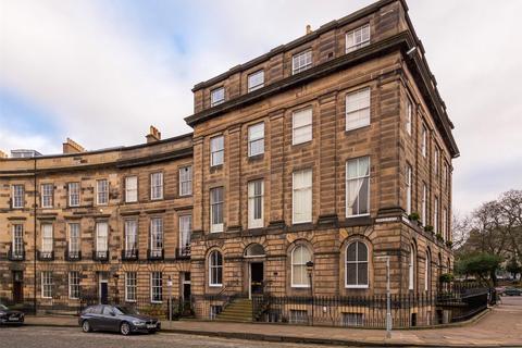 2 bedroom flat to rent, (GF) Ainslie Place, Edinburgh, EH3