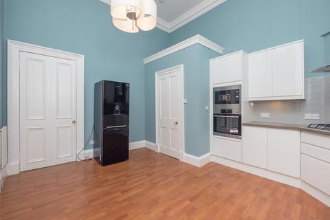 2 bedroom flat to rent, (GF) Ainslie Place, Edinburgh, EH3