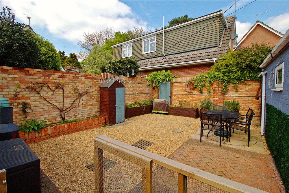 Northbourne, Bournemouth, Dorset, BH10 3 bed detached house for sale £375,000