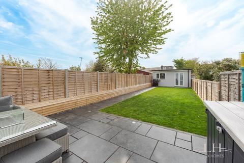 28 Acacia Avenue, Hornchurch, RM12 4EN