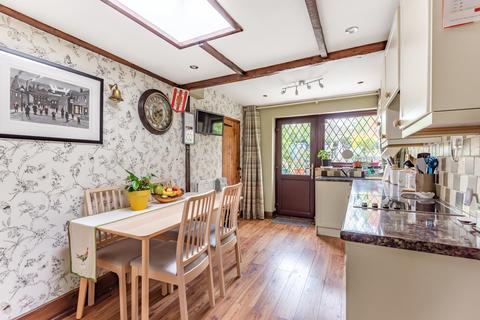 2 bedroom terraced house for sale - Ermin Street, Stratton St Margaret, Swindon, Wiltshire, SN3