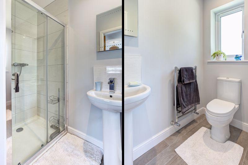En suite (bed 3)