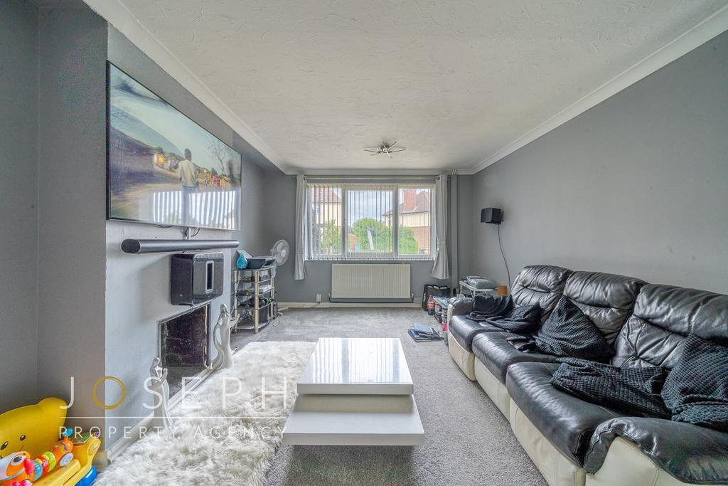 Shakespeare Road, Ipswich, IP1 3 bed semidetached house £250,000