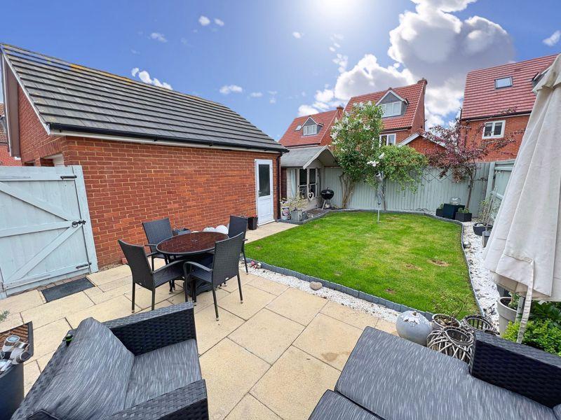Garden Close, Grantham 3 bed semidetached house £975 pcm (£225 pw)