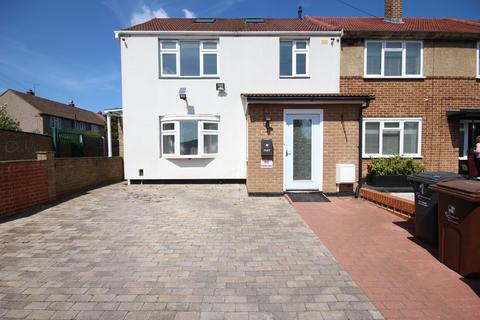4 bedroom semi-detached house for sale - Crabtree Avenue, Romford