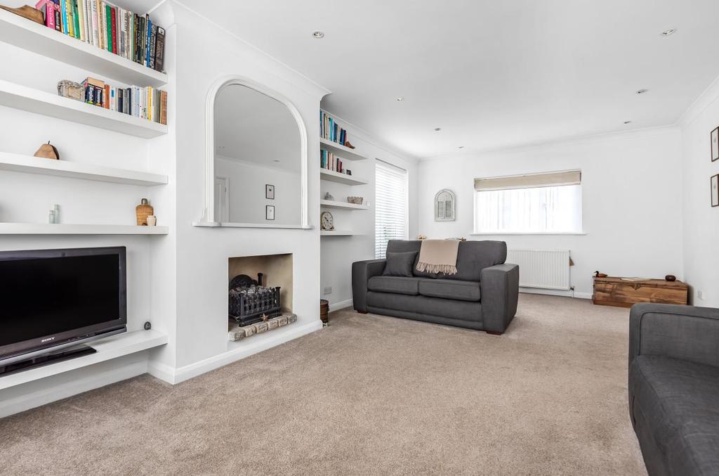 Lyonsdown Avenue, New 3 bed detached house £1,150,000