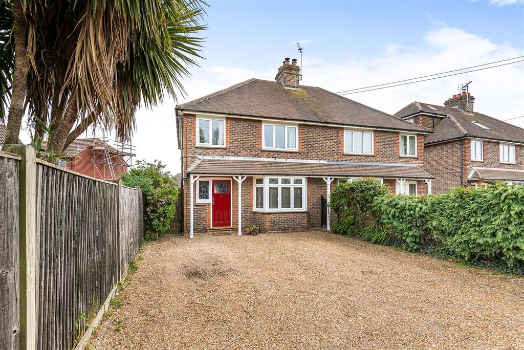 Hawks Road, Hailsham 3 bed semidetached house £350,000