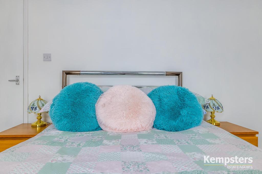 Bedroom  3rd.jpg